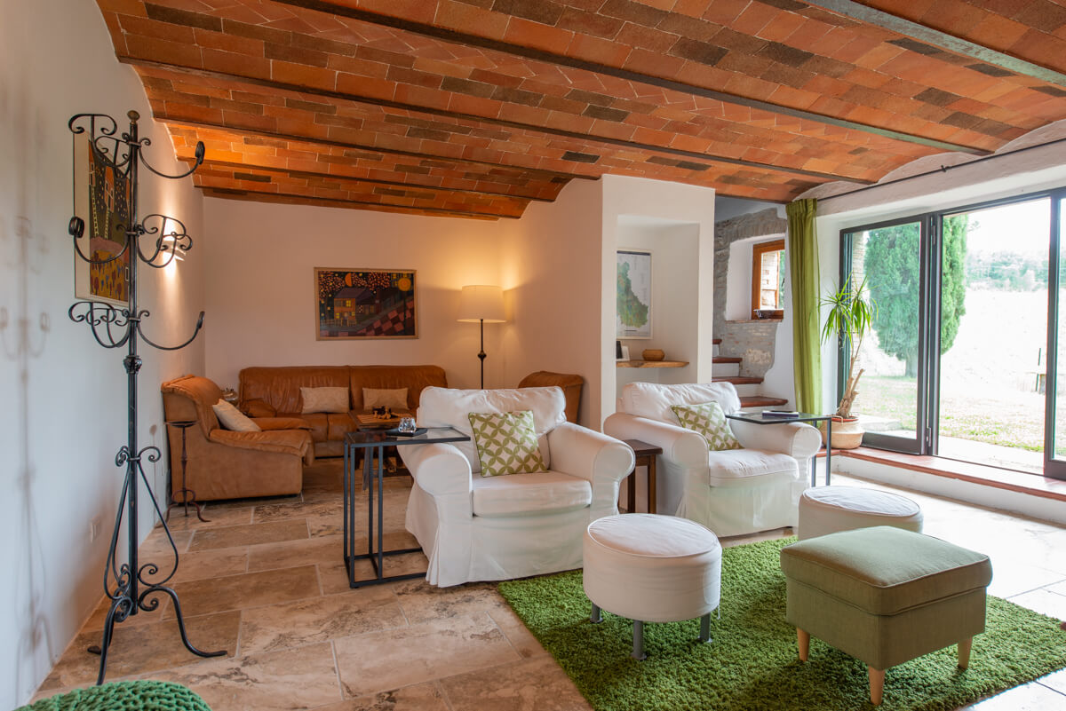 Sala piano terra con accesso al giardino, villa LisiDor, Toscana